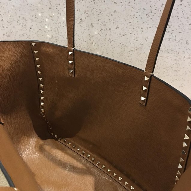 Valentino Garavani Rockstud calfskin shopper bag 0579 white