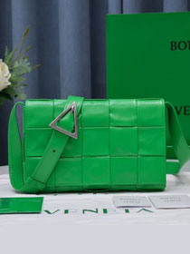 BV original aged calfskin cassette crossbody bag 667298 green