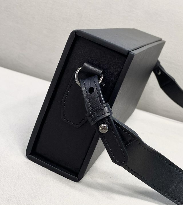 Fendi original calfskin medium case 7VV132 black