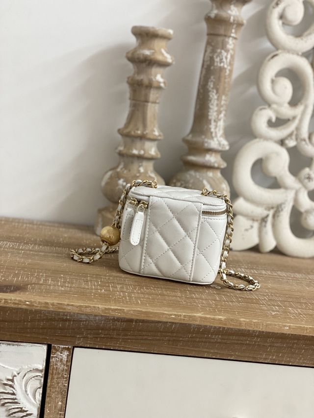 CC original lambskin small vanity with chain AP1447 white