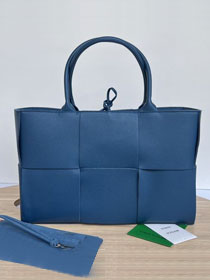 BV original grained calfskin medium arco tote bag 609175 deep blue