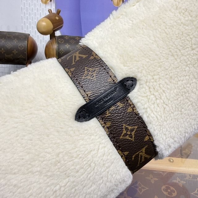 Louis vuitton original shearling pochette mia M26245 white