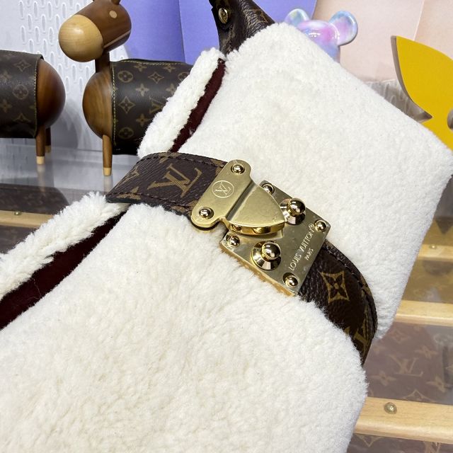 Louis vuitton original shearling pochette mia M26245 white