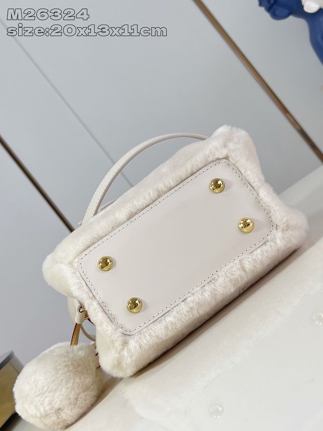 Louis vuitton original shearling capusnow bag M26324 white