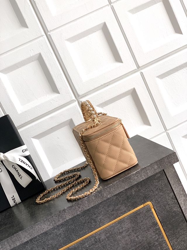 CC original grained calfskin vanity with chain AP4940